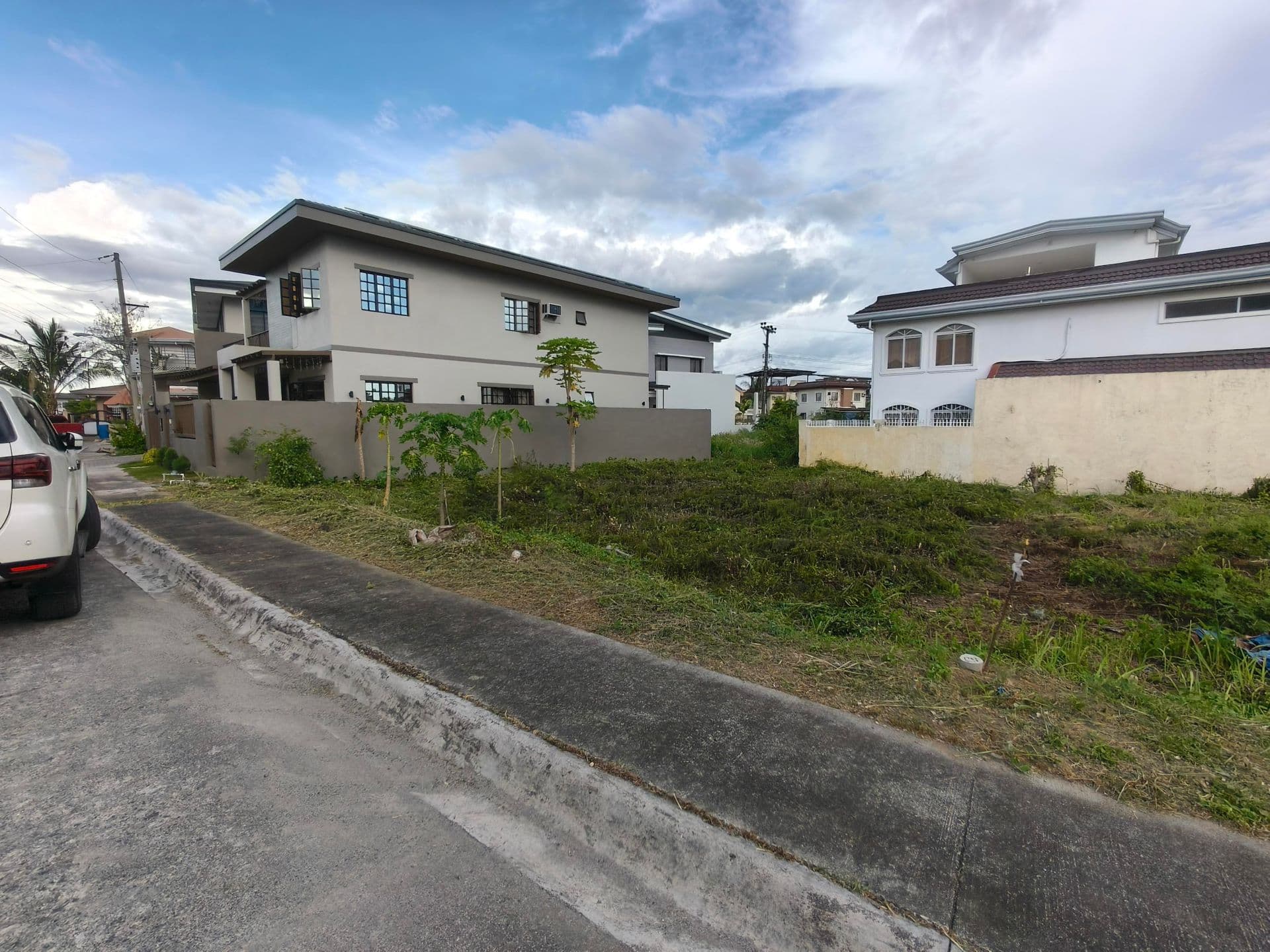 Prime 231 SQM Residential Lot in Corona Del Mar