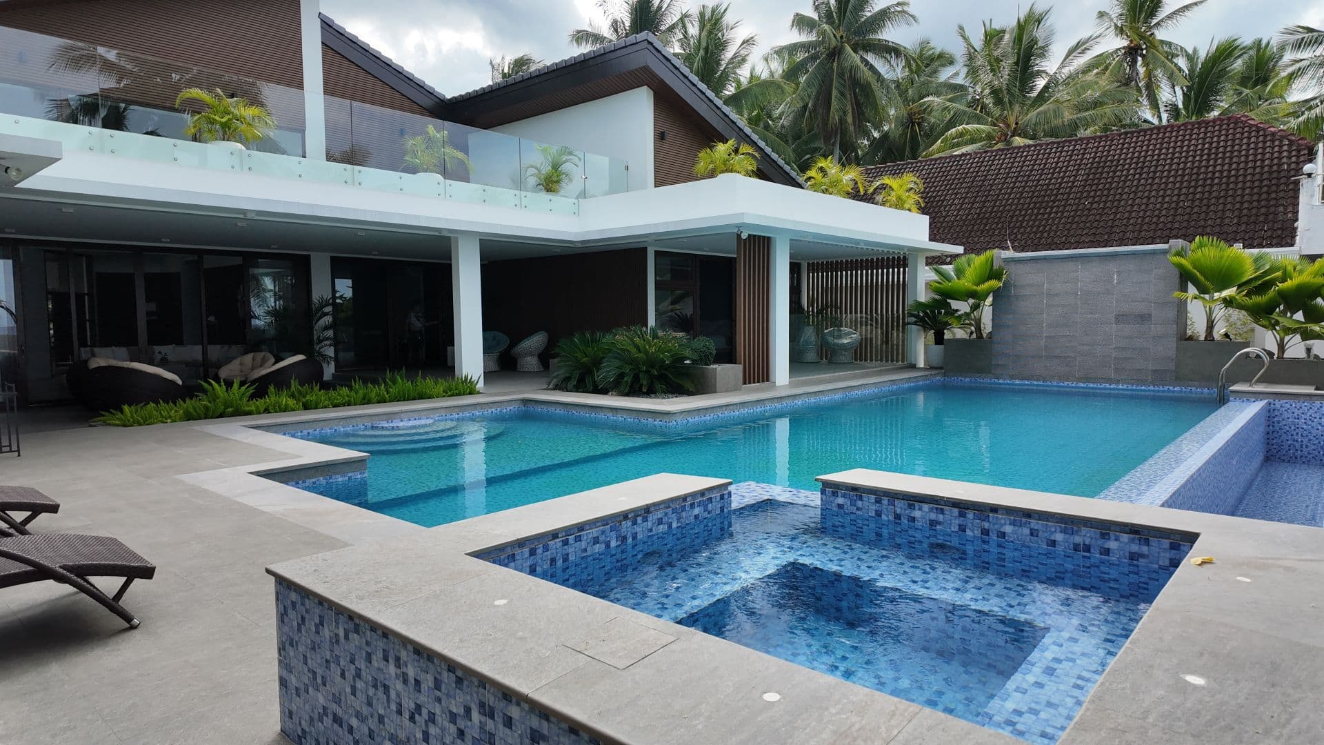Prime Beachfront Luxury Estate in Luyang, Carmen